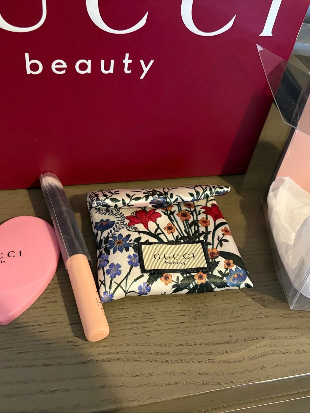 Gucci beauty brush, mirror & jewelry pouch!!❤️ Floral Compact Pouch-Multicolor❤️